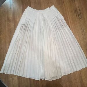 Vince high waisted accordion‎ pleated culottes size 8 white pants Vince.